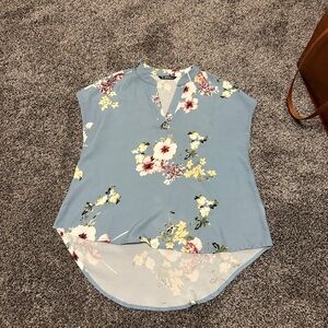 Work blouse size small! Great for spring